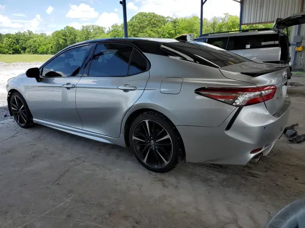 4T1BZ1HK7JU015515 2018 TOYOTA CAMRY - Image 2