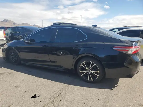 4T1BZ1HK7JU017250 2018 TOYOTA CAMRY - Image 2