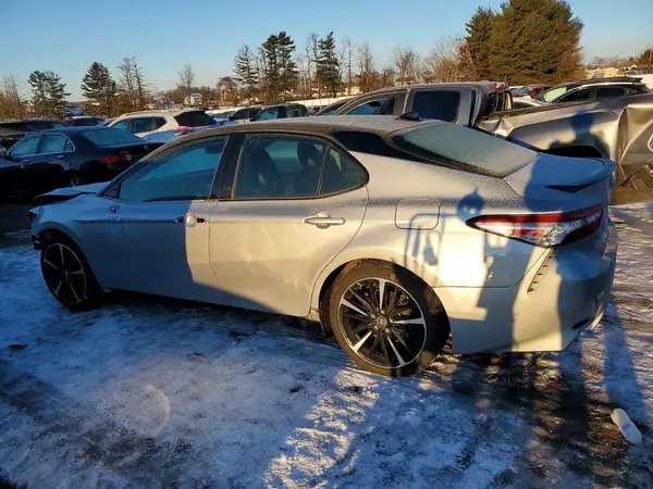 4T1BZ1HK7JU017619 2018 TOYOTA CAMRY - Image 2