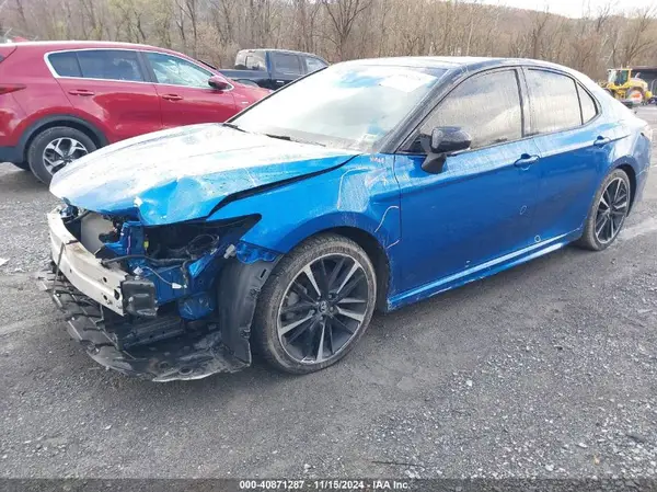 4T1BZ1HK7JU019497 2018 TOYOTA CAMRY - Image 2