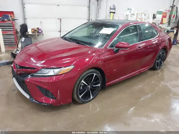 4T1BZ1HK7JU500320 2018 TOYOTA CAMRY - Image 2