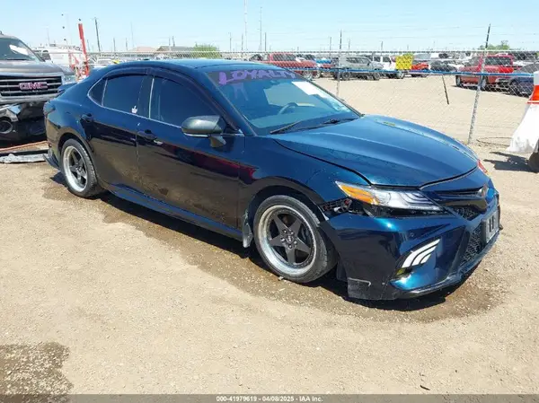 4T1BZ1HK7JU500690 2018 TOYOTA CAMRY - Image 1
