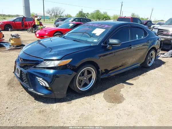 4T1BZ1HK7JU500690 2018 TOYOTA CAMRY - Image 2