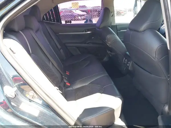 4T1BZ1HK7JU500690 2018 TOYOTA CAMRY - Image 8