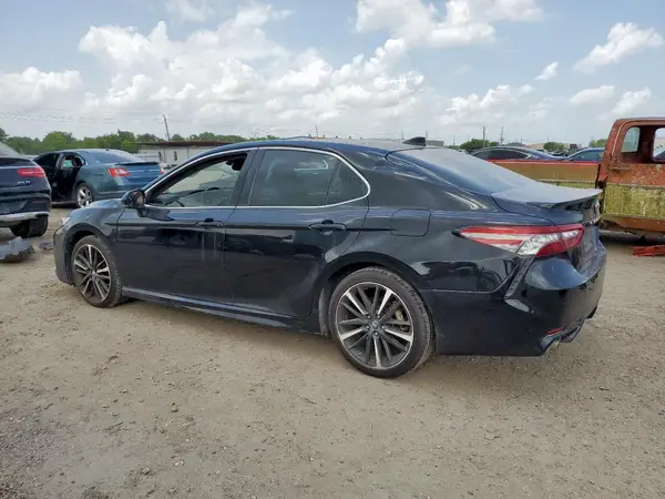 4T1BZ1HK7JU501192 2018 TOYOTA CAMRY - Image 2