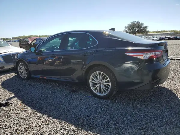 4T1BZ1HK7JU503797 2018 TOYOTA CAMRY - Image 2