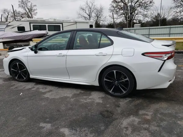 4T1BZ1HK7KU027018 2019 TOYOTA CAMRY - Image 2