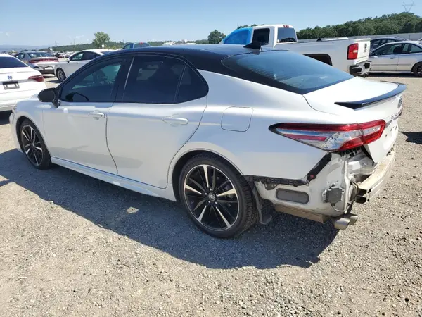 4T1BZ1HK7KU027049 2019 TOYOTA CAMRY - Image 2