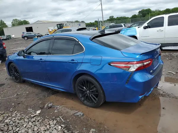 4T1BZ1HK8JU002594 2018 TOYOTA CAMRY - Image 2