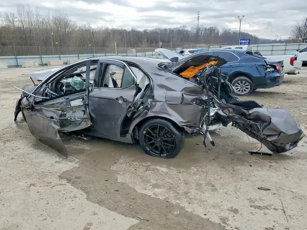 4T1BZ1HK8JU004457 2018 TOYOTA CAMRY - Image 2