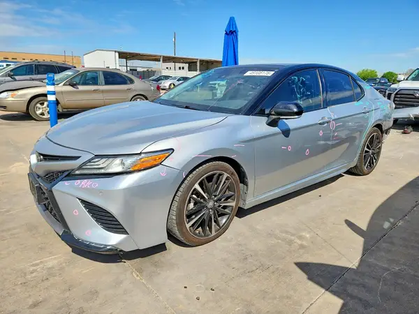 4T1BZ1HK8JU005270 2018 TOYOTA CAMRY - Image 1