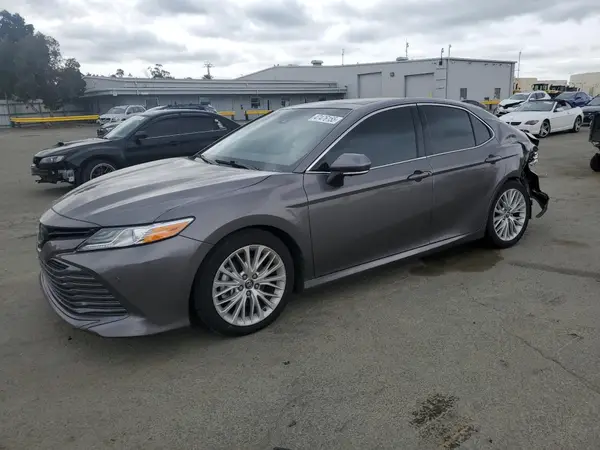 4T1BZ1HK8JU005379 2018 TOYOTA CAMRY - Image 1