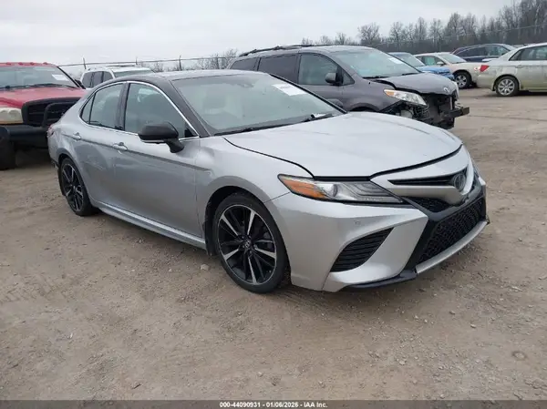 4T1BZ1HK8JU010422 2018 TOYOTA CAMRY - Image 1
