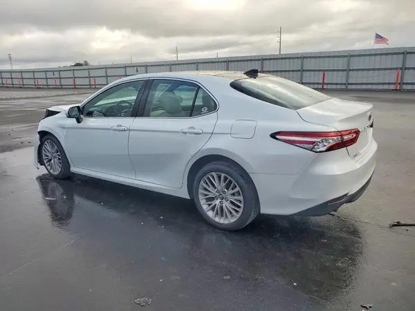 4T1BZ1HK8JU012462 2018 TOYOTA CAMRY - Image 2