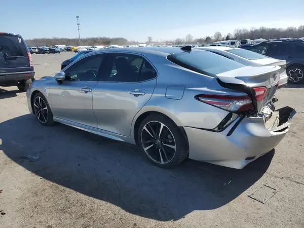 4T1BZ1HK8JU012901 2018 TOYOTA CAMRY - Image 2