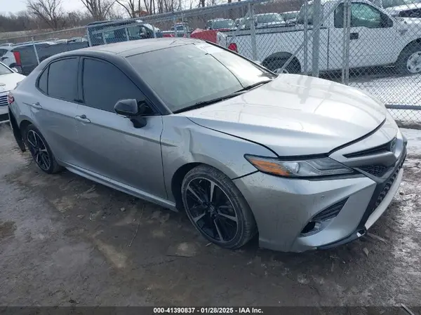 4T1BZ1HK8JU014020 2018 TOYOTA CAMRY - Image 1