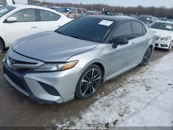 4T1BZ1HK8JU014020 2018 TOYOTA CAMRY - Image 2