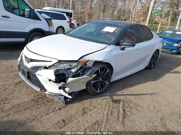 4T1BZ1HK8JU014258 2018 TOYOTA CAMRY - Image 2