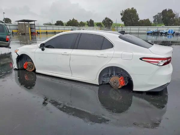 4T1BZ1HK8JU015653 2018 TOYOTA CAMRY - Image 2