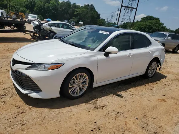 4T1BZ1HK8JU018116 2018 TOYOTA CAMRY - Image 1