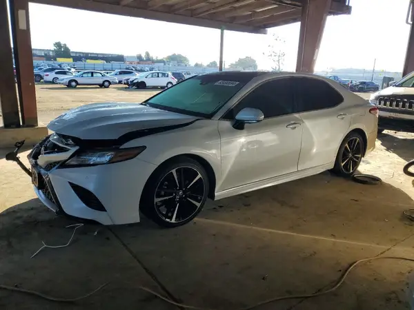 4T1BZ1HK8JU018729 2018 TOYOTA CAMRY - Image 1