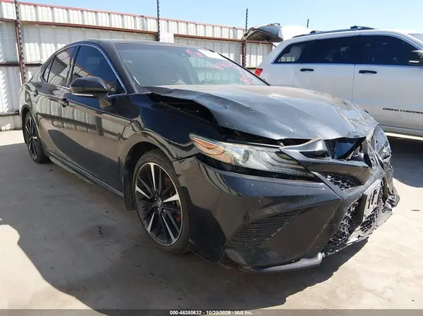 4T1BZ1HK8JU502271 2018 TOYOTA CAMRY - Image 1