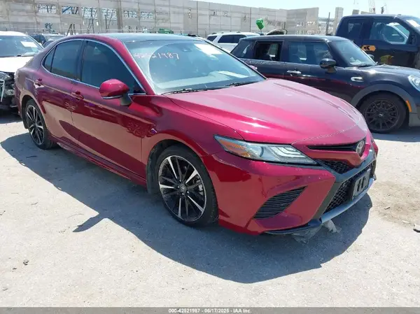 4T1BZ1HK8JU504330 2018 TOYOTA CAMRY - Image 1