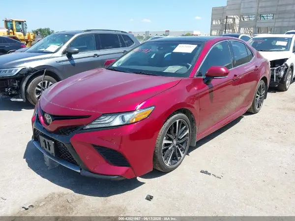 4T1BZ1HK8JU504330 2018 TOYOTA CAMRY - Image 2