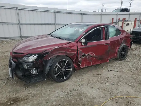 4T1BZ1HK8JU505090 2018 TOYOTA CAMRY - Image 1