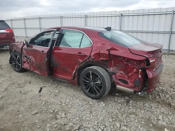 4T1BZ1HK8JU505090 2018 TOYOTA CAMRY - Image 2