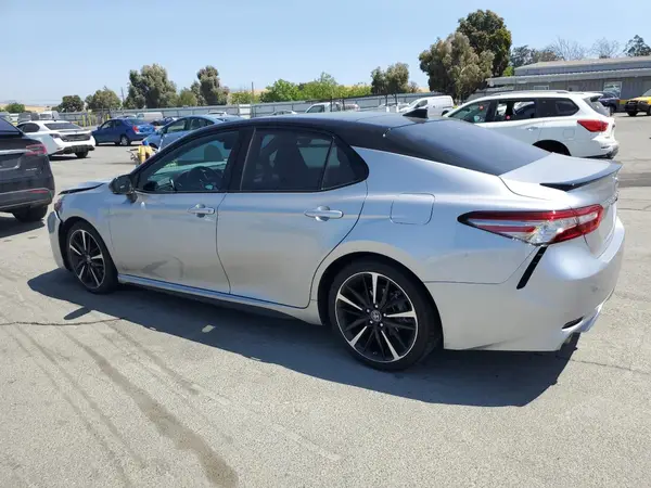 4T1BZ1HK8KU022975 2019 TOYOTA CAMRY - Image 2