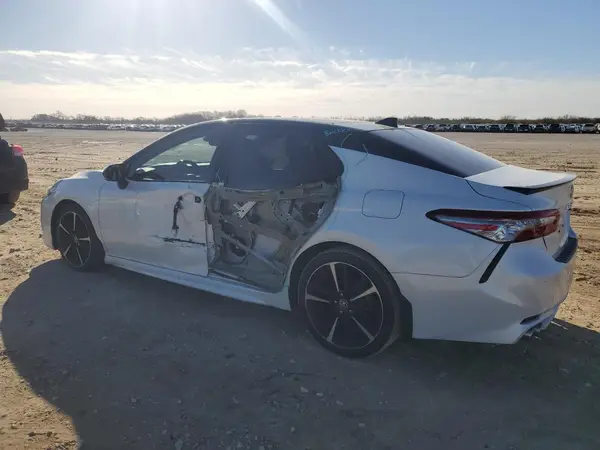 4T1BZ1HK8KU027979 2019 TOYOTA CAMRY - Image 2
