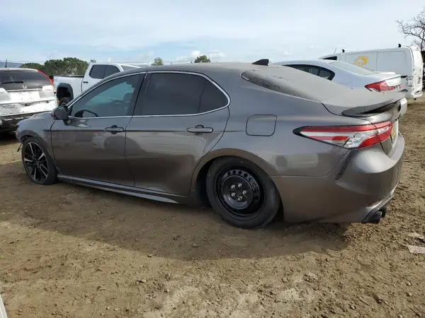 4T1BZ1HK8KU507729 2019 TOYOTA CAMRY - Image 2