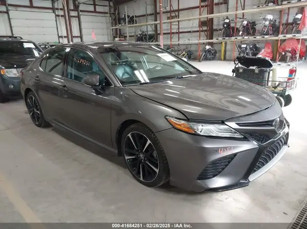 4T1BZ1HK9JU001342 2018 TOYOTA CAMRY - Image 1