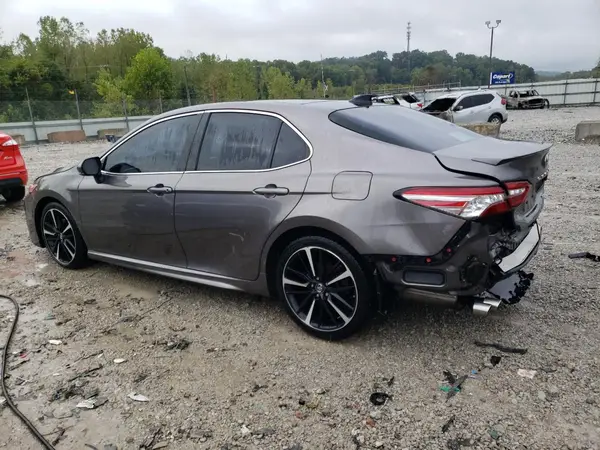 4T1BZ1HK9JU005391 2018 TOYOTA CAMRY - Image 2