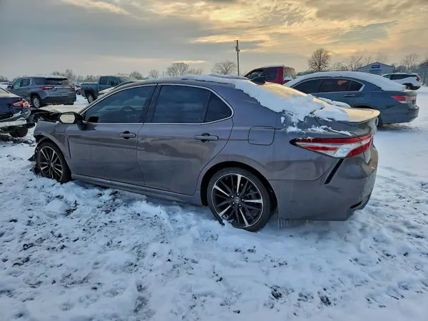4T1BZ1HK9JU012499 2018 TOYOTA CAMRY - Image 2