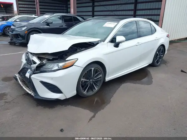 4T1BZ1HK9JU013457 2018 TOYOTA CAMRY - Image 2