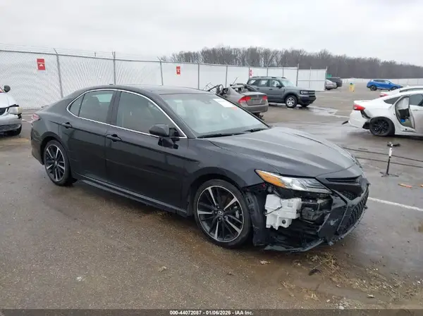 4T1BZ1HK9JU015404 2018 TOYOTA CAMRY - Image 1