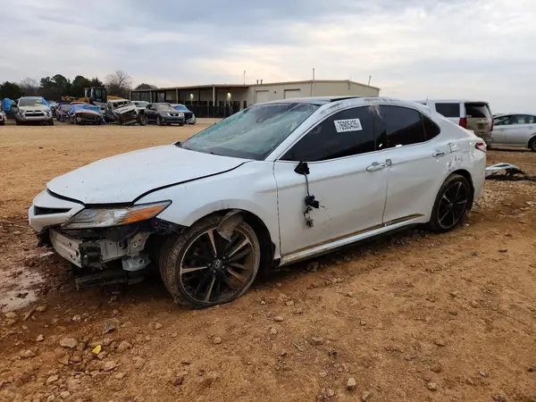 4T1BZ1HK9JU015578 2018 TOYOTA CAMRY - Image 1