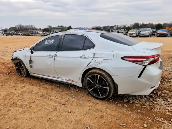 4T1BZ1HK9JU015578 2018 TOYOTA CAMRY - Image 2