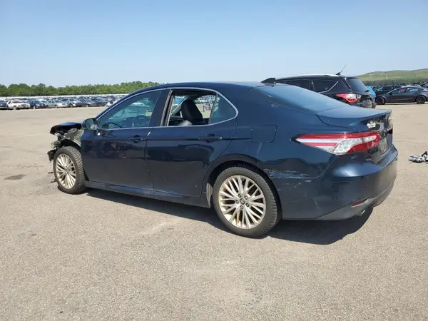 4T1BZ1HK9JU504532 2018 TOYOTA CAMRY - Image 2