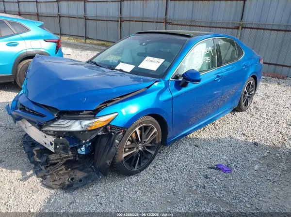 4T1BZ1HKXJU003990 2018 TOYOTA CAMRY - Image 2