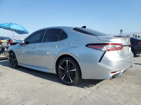 4T1BZ1HKXJU004587 2018 TOYOTA CAMRY - Image 2