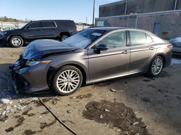 4T1BZ1HKXJU009059 2018 TOYOTA CAMRY - Image 1