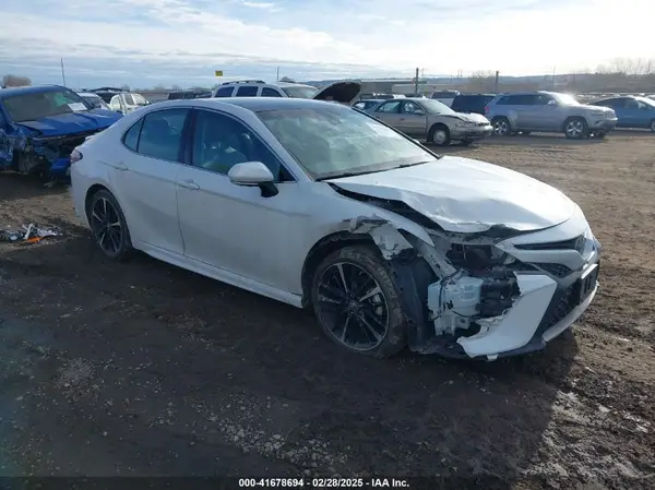 4T1BZ1HKXJU009238 2018 TOYOTA CAMRY - Image 1