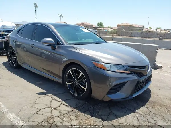 4T1BZ1HKXJU011166 2018 TOYOTA CAMRY - Image 1