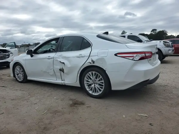 4T1BZ1HKXJU012365 2018 TOYOTA CAMRY - Image 2