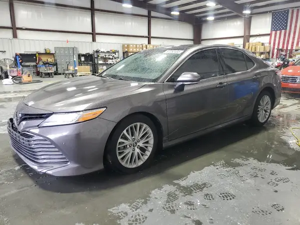 4T1BZ1HKXJU018229 2018 TOYOTA CAMRY - Image 1
