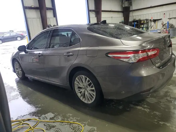 4T1BZ1HKXJU018229 2018 TOYOTA CAMRY - Image 2