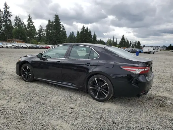 4T1BZ1HKXJU018425 2018 TOYOTA CAMRY - Image 2